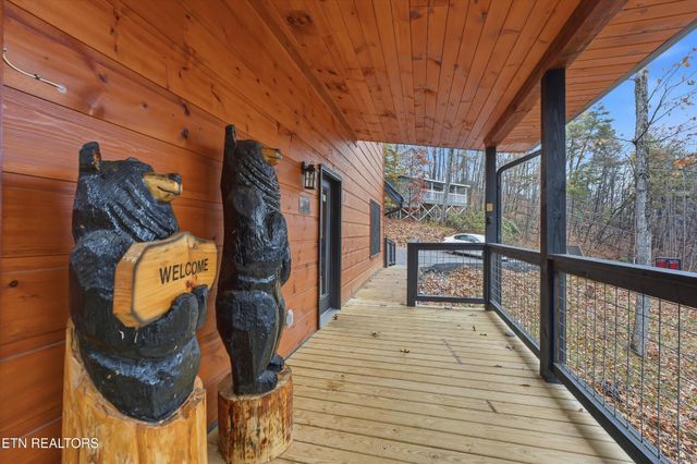 1104 Laddie Buck Lane, Gatlinburg, TN 37738