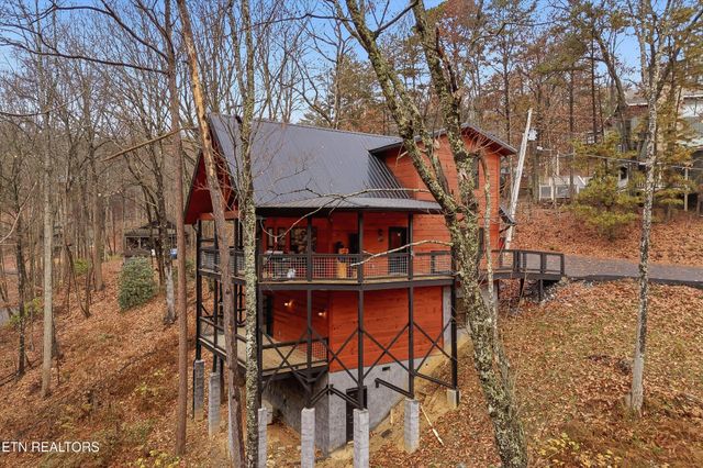 1104 Laddie Buck Lane, Gatlinburg, TN 37738