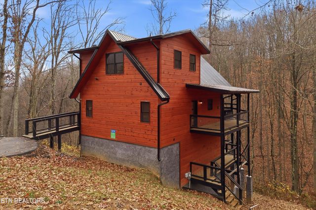 1104 Laddie Buck Lane, Gatlinburg, TN 37738