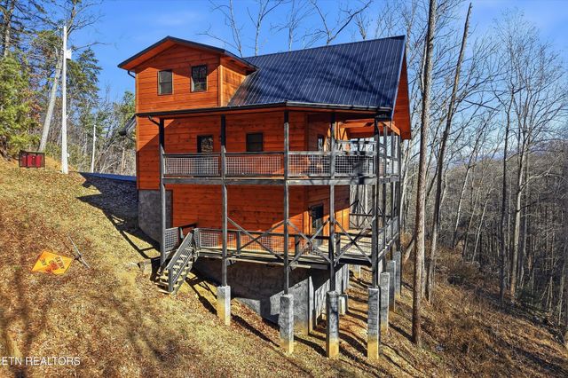 1104 Laddie Buck Lane, Gatlinburg, TN 37738