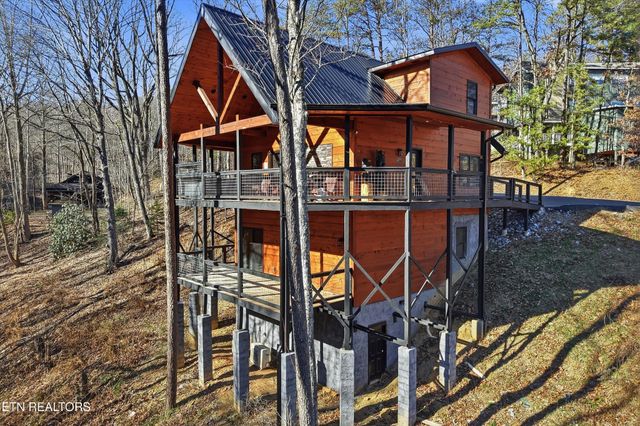 1104 Laddie Buck Lane, Gatlinburg, TN 37738