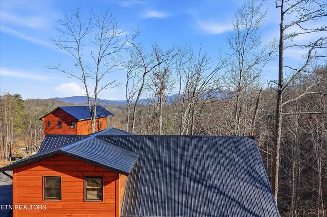 1104 Laddie Buck Lane, Gatlinburg, TN 37738