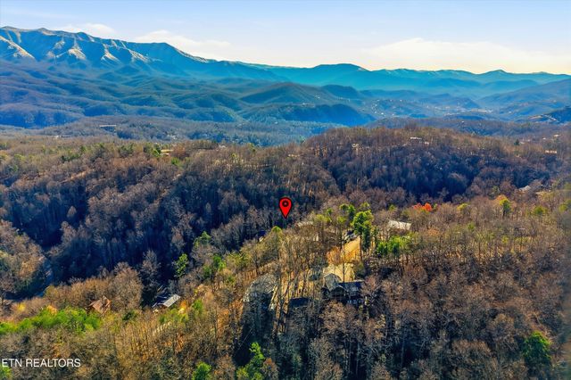 1104 Laddie Buck Lane, Gatlinburg, TN 37738