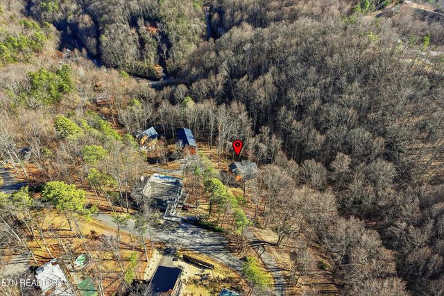 1104 Laddie Buck Lane, Gatlinburg, TN 37738