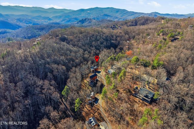 1104 Laddie Buck Lane, Gatlinburg, TN 37738