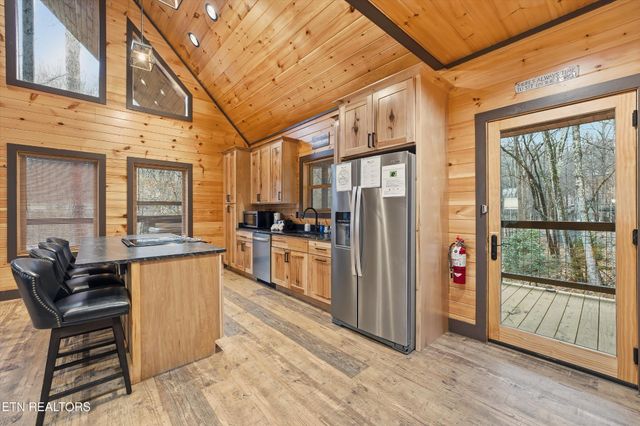1104 Laddie Buck Lane, Gatlinburg, TN 37738