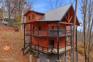 1104 Laddie Buck Lane, Gatlinburg, TN 37738