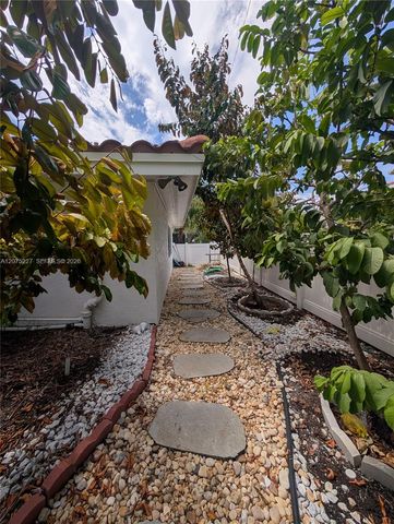 3221 NE 7th Street 2, Pompano Beach, FL 33062