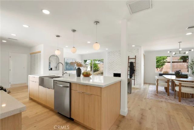 21731 Bryant, Canoga Park, CA 91304