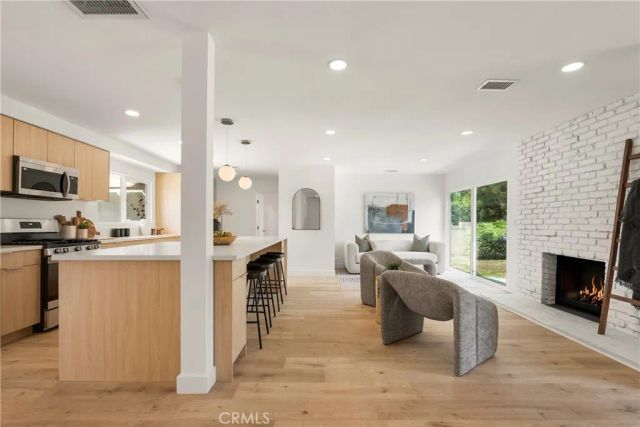 21731 Bryant, Canoga Park, CA 91304