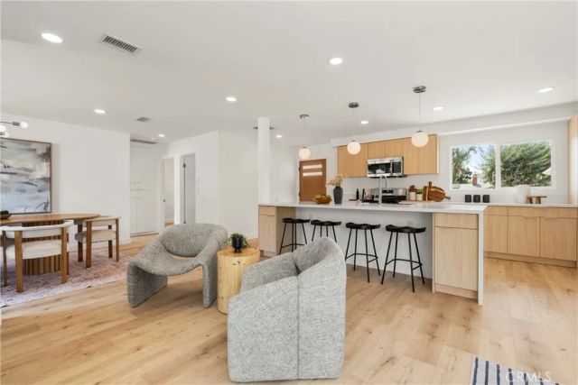 21731 Bryant, Canoga Park, CA 91304