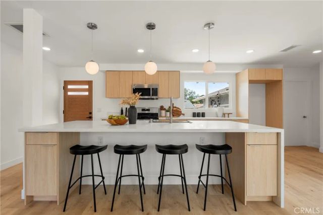 21731 Bryant, Canoga Park, CA 91304