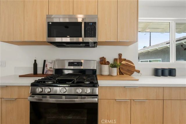 21731 Bryant, Canoga Park, CA 91304