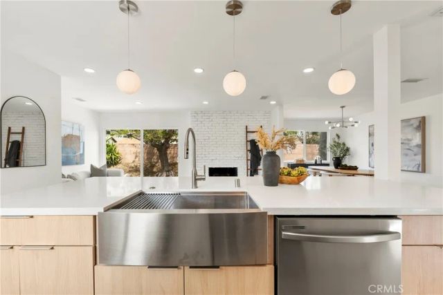 21731 Bryant, Canoga Park, CA 91304