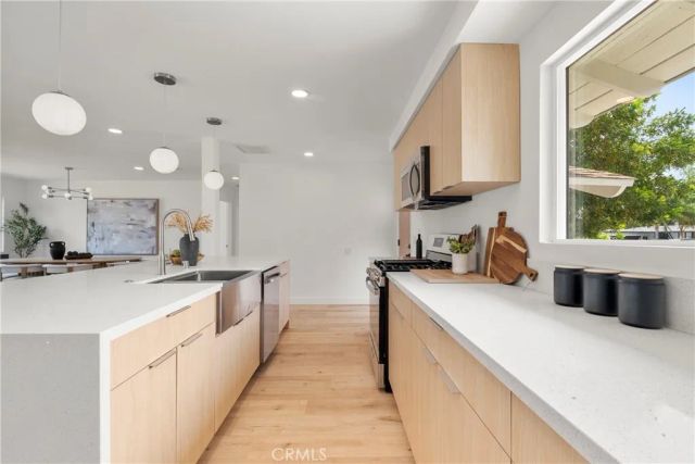 21731 Bryant, Canoga Park, CA 91304