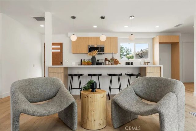 21731 Bryant, Canoga Park, CA 91304