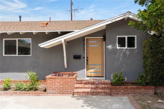 21731 Bryant, Canoga Park, CA 91304