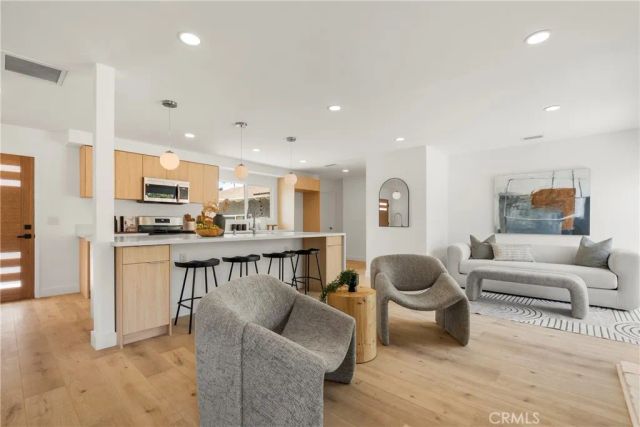 21731 Bryant, Canoga Park, CA 91304