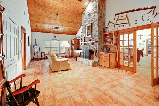 95 Augusta DR, Wimberley, TX 78676