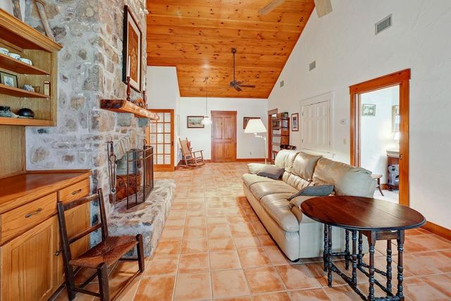 95 Augusta DR, Wimberley, TX 78676