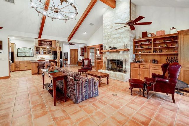 95 Augusta DR, Wimberley, TX 78676