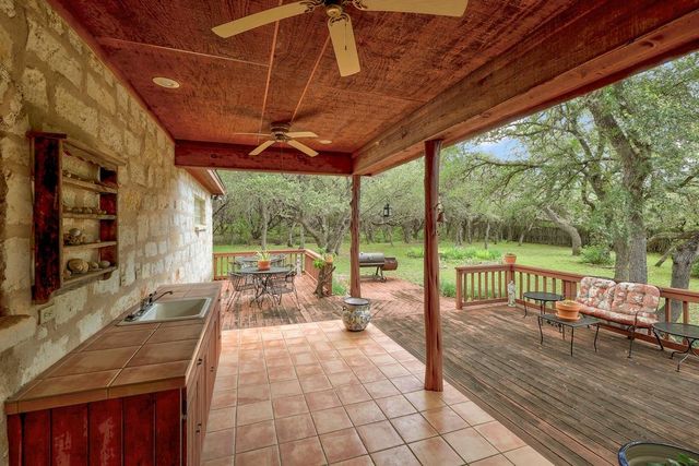 95 Augusta DR, Wimberley, TX 78676