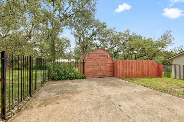 95 Augusta DR, Wimberley, TX 78676