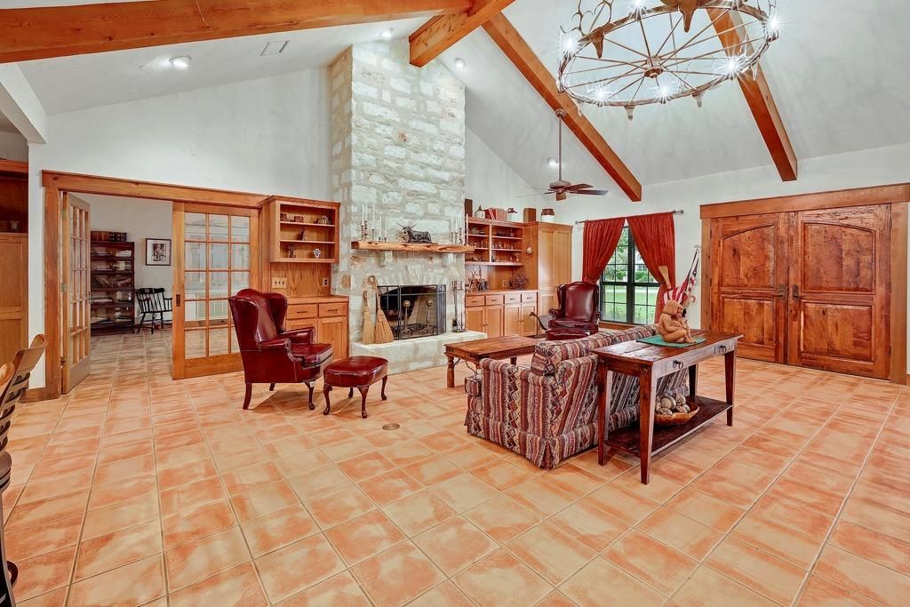95 Augusta DR, Wimberley, TX 78676