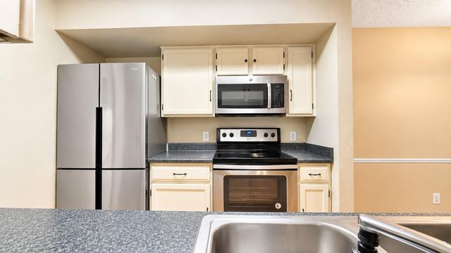 2120 El Paseo Street 1304, Houston, TX 77054