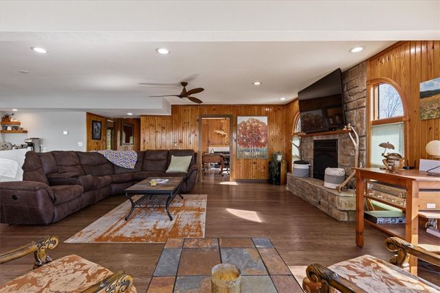 240 Point Mirage Road, Eureka Springs, AR 72631
