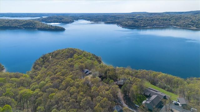 240 Point Mirage Road, Eureka Springs, AR 72631