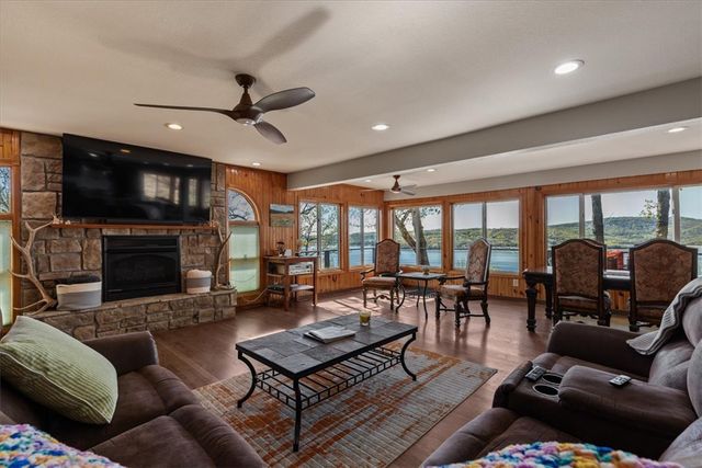 240 Point Mirage Road, Eureka Springs, AR 72631