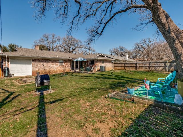 502 Martin Lane, Euless, TX 76040
