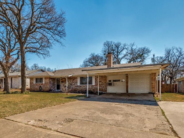 502 Martin Lane, Euless, TX 76040