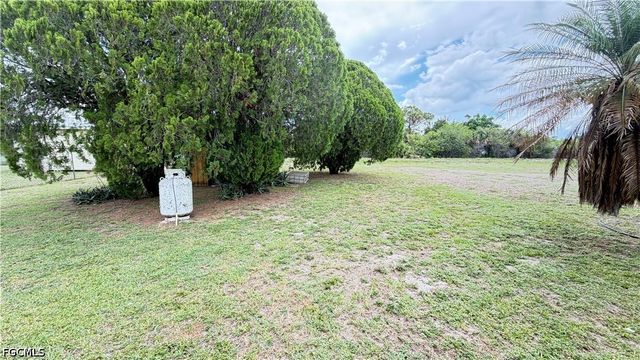 311 Schoolside DR, Lehigh Acres, FL 33936