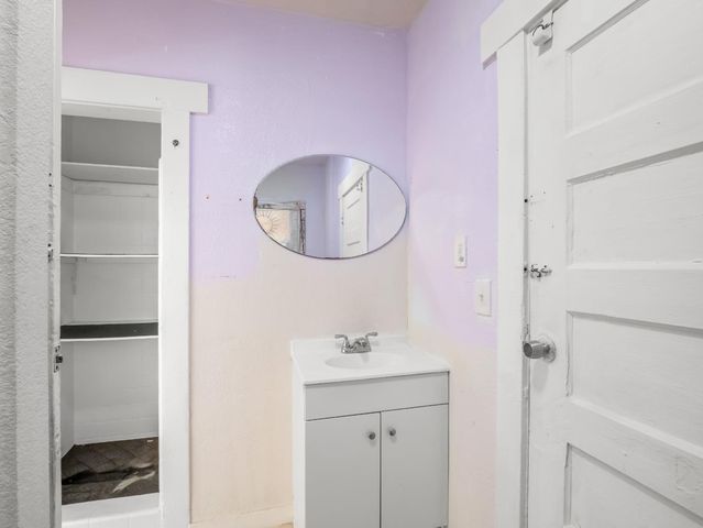 3957 E Verrue Avenue, Fresno, CA 93702