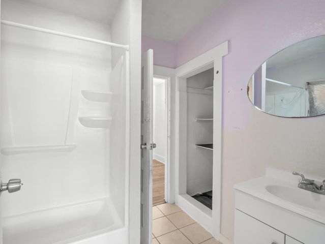 3957 E Verrue Avenue, Fresno, CA 93702