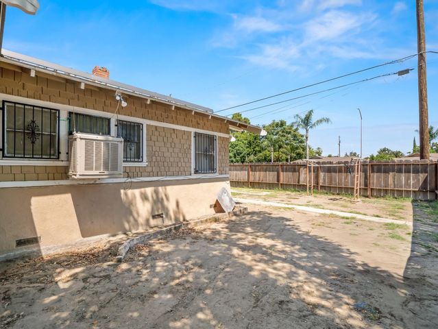 3957 E Verrue Avenue, Fresno, CA 93702