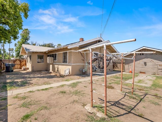 3957 E Verrue Avenue, Fresno, CA 93702