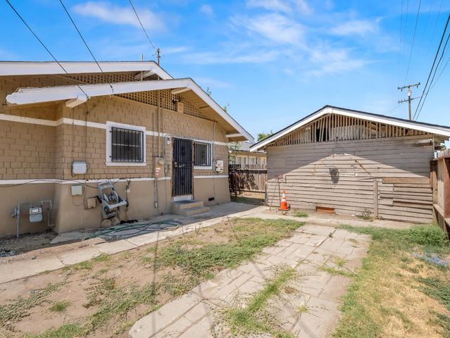 3957 E Verrue Avenue, Fresno, CA 93702