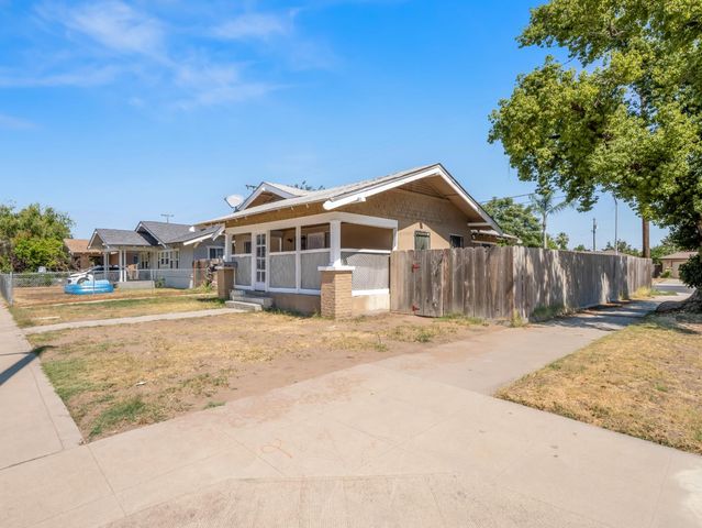 3957 E Verrue Avenue, Fresno, CA 93702