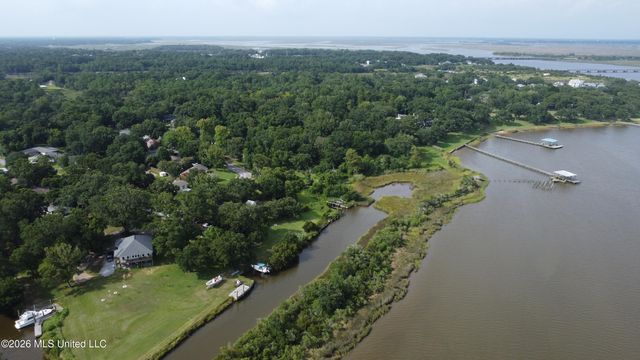 839 Graveline Road, Gautier, MS 39553