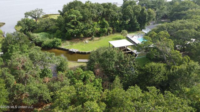 839 Graveline Road, Gautier, MS 39553