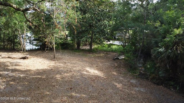 839 Graveline Road, Gautier, MS 39553