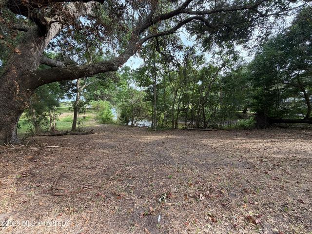 839 Graveline Road, Gautier, MS 39553