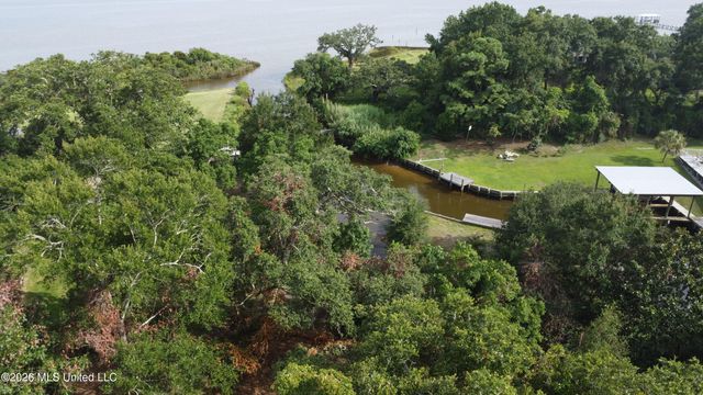 839 Graveline Road, Gautier, MS 39553