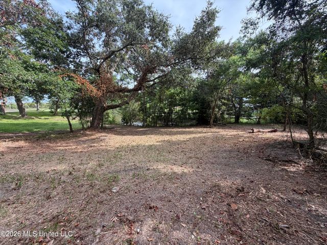 839 Graveline Road, Gautier, MS 39553
