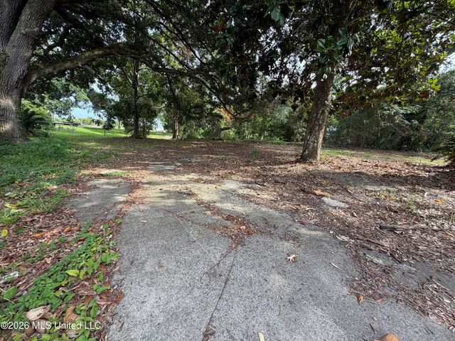 839 Graveline Road, Gautier, MS 39553