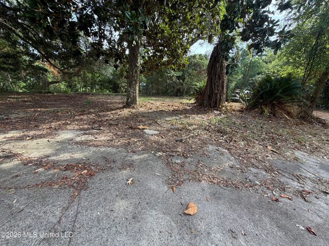 839 Graveline Road, Gautier, MS 39553