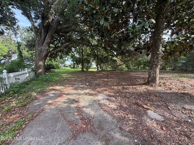 839 Graveline Road, Gautier, MS 39553